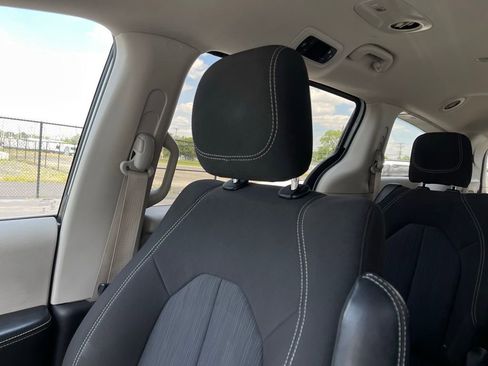 Used 2022 Chrysler Voyager LX FWD image 40