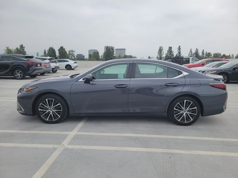Used 2025 Lexus ES 300h w/ Premium Package FWD image 2