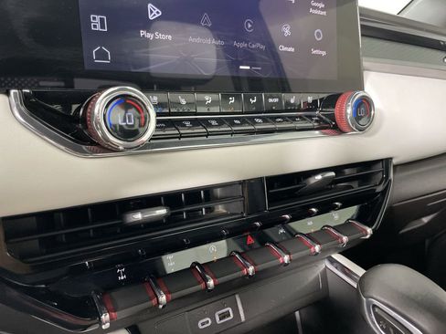 Used 2023 GMC Canyon AT4X image 17