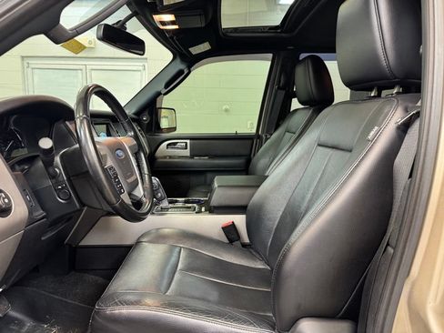 Used 2017 Ford Expedition Limited w/ Equipment Group 301A AWD/4WD image 14