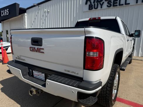 Used 2019 GMC Sierra 2500 Denali w/ Duramax Plus Package AWD/4WD image 6