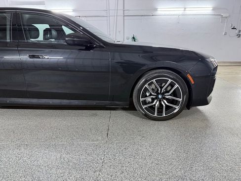 Used 2023 BMW 760i xDrive w/ Executive Package AWD/4WD image 4