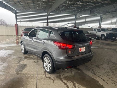 Used 2018 Nissan Rogue Sport SV image 3