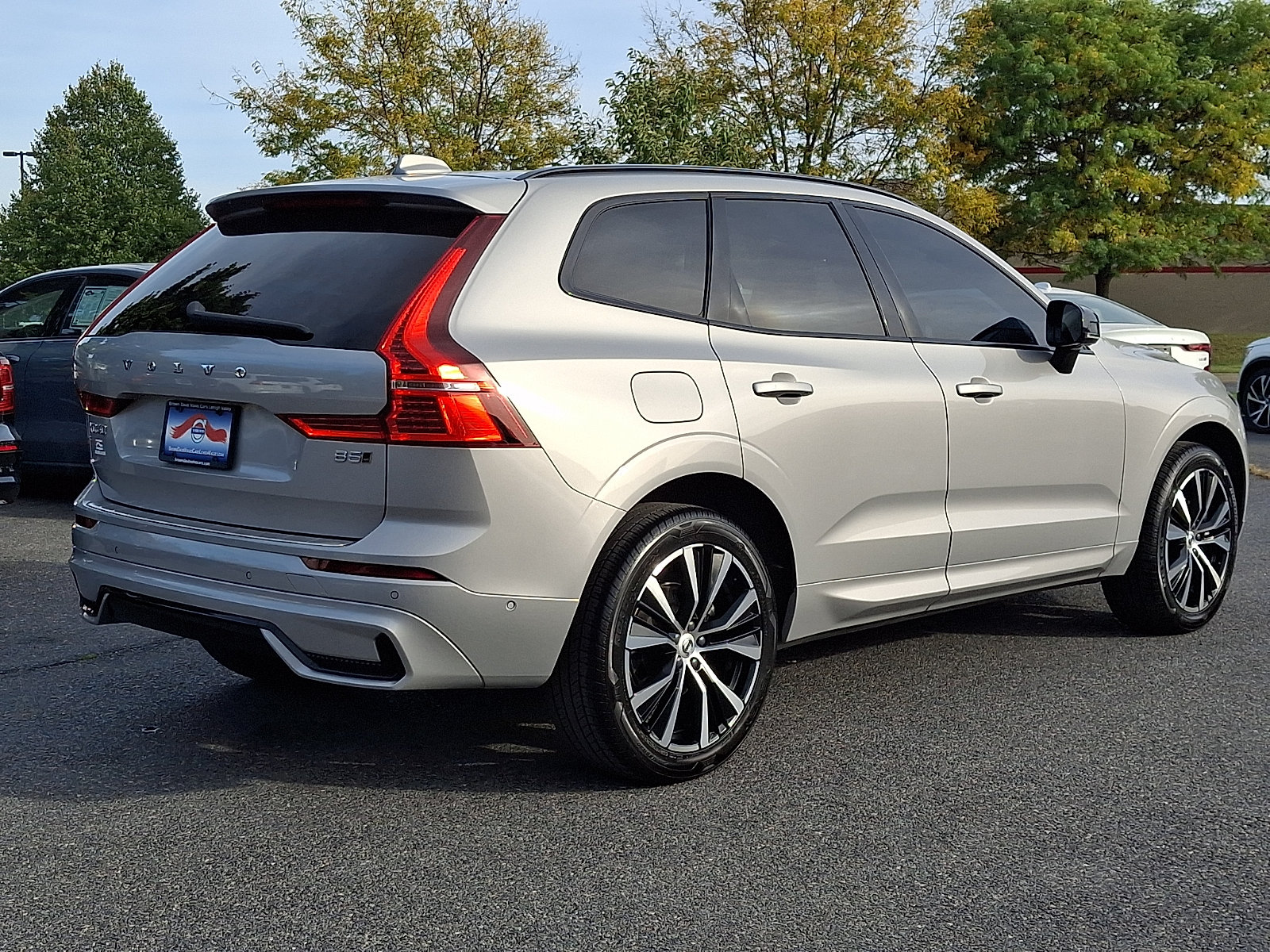 Used 2023 Volvo XC60 B5 Plus w/ Climate Package AWD/4WD image 6