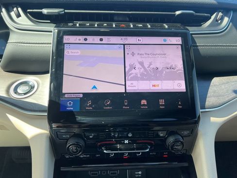 New 2025 Jeep Grand Cherokee Limited AWD/4WD image 32