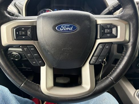 Used 2020 Ford F250 Lariat w/ Chrome Package image 26