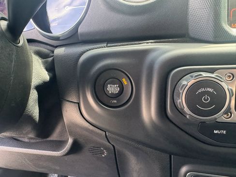 Used 2021 Jeep Wrangler Unlimited Sahara w/ Cold Weather Group image 19