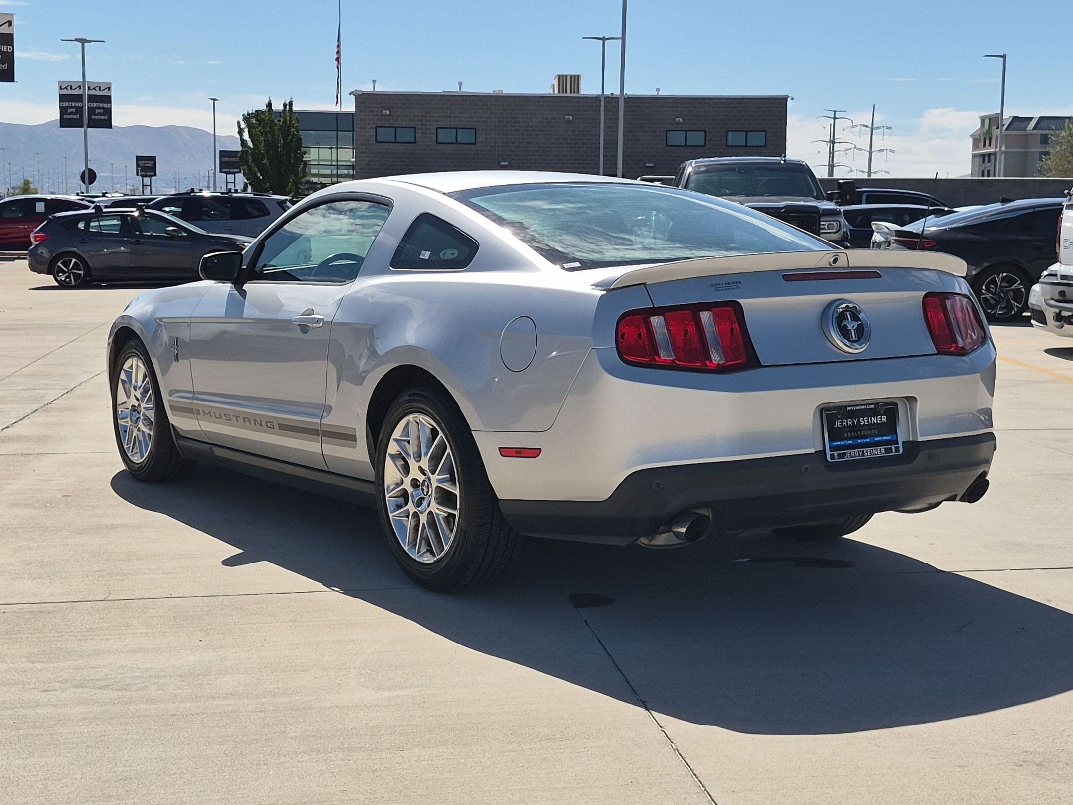 Used 2012 Ford Mustang Premium RWD image 3
