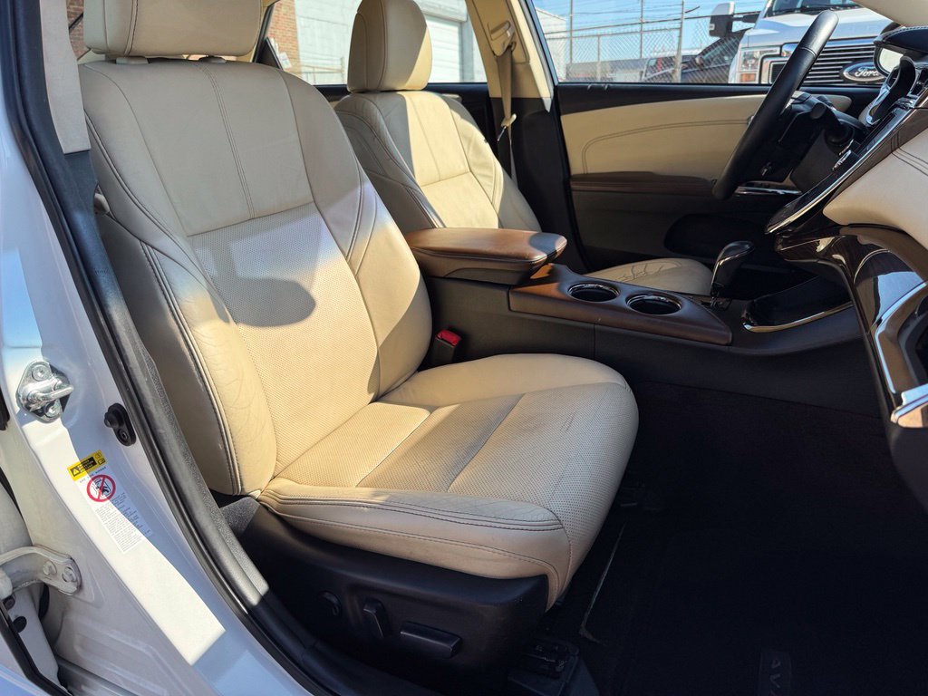 Used 2014 Toyota Avalon Limited FWD image 28