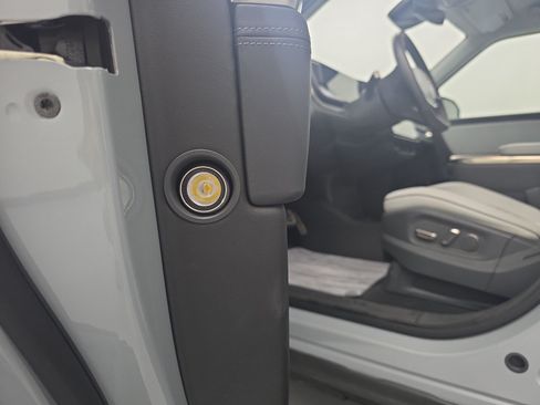 Used 2023 Rivian R1S Adventure AWD/4WD image 32