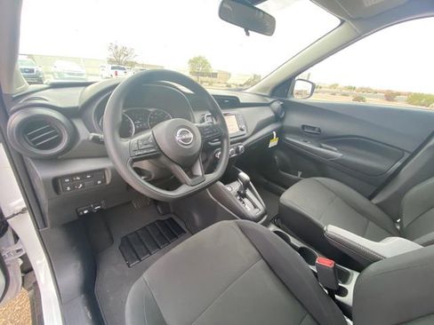 New 2025 Nissan Kicks Play S image 18