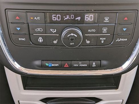 Used 2014 Chrysler Town & Country Touring-L w/ Driver Convenience Group image 17