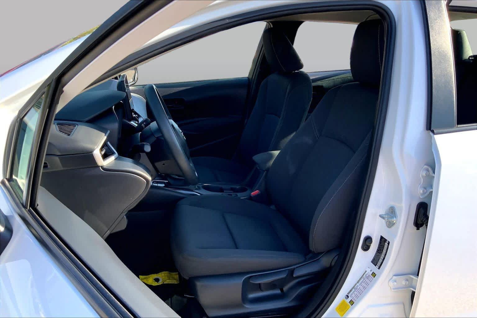 Used 2025 Toyota Corolla LE FWD image 8