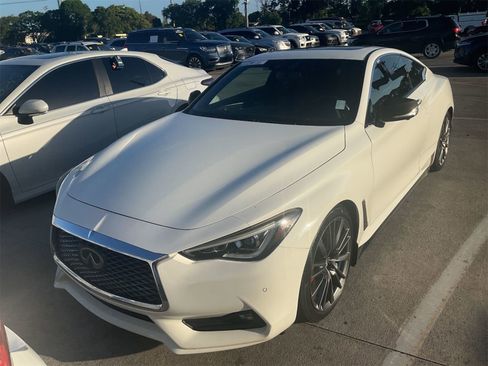 Used 2017 INFINITI Q60 Red Sport 400 RWD image 1