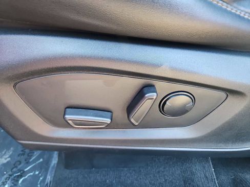 Used 2022 Ford Explorer XLT w/ Equipment Group 202A image 18