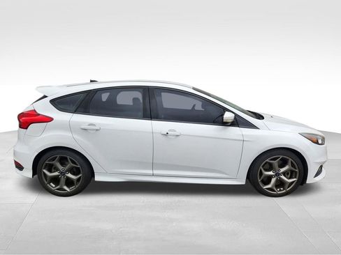 Used 2018 Ford Focus ST FWD image 12