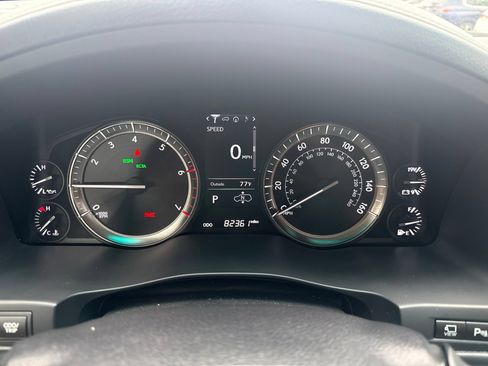 Used 2016 Lexus LX 570 4WD w/ Luxury Package image 9
