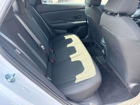 Used 2025 Hyundai Elantra SEL image 13