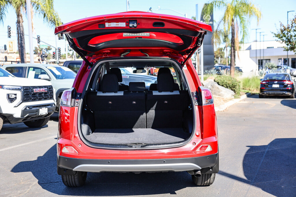 Used 2017 Toyota RAV4 XLE AWD/4WD image 25