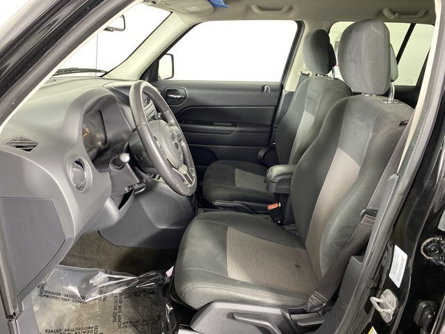 Used 2015 Jeep Patriot Latitude AWD/4WD image 13