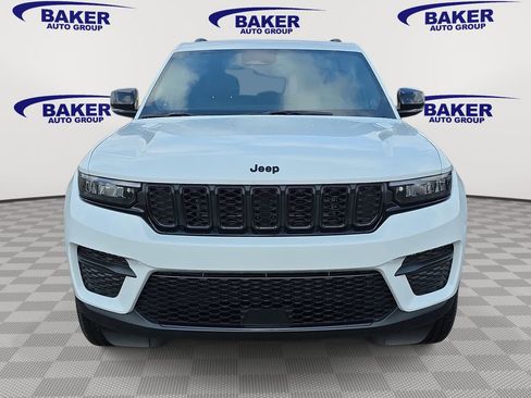 New 2025 Jeep Grand Cherokee Altitude image 8