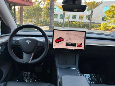 Used 2022 Tesla Model Y Long Range AWD/4WD image 6