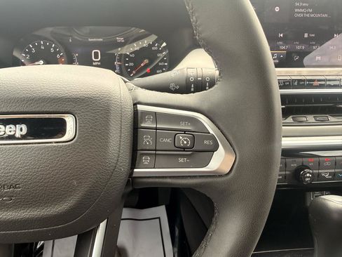 Used 2025 Jeep Compass Limited AWD/4WD image 20