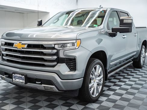 Used 2024 Chevrolet Silverado 1500 High Country w/ High Country Premium Package image 3