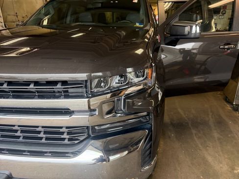 Used 2021 Chevrolet Silverado 1500 LT AWD/4WD image 30