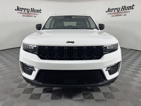 Used 2023 Jeep Grand Cherokee Limited w/ Black Appearance Package AWD/4WD image 5