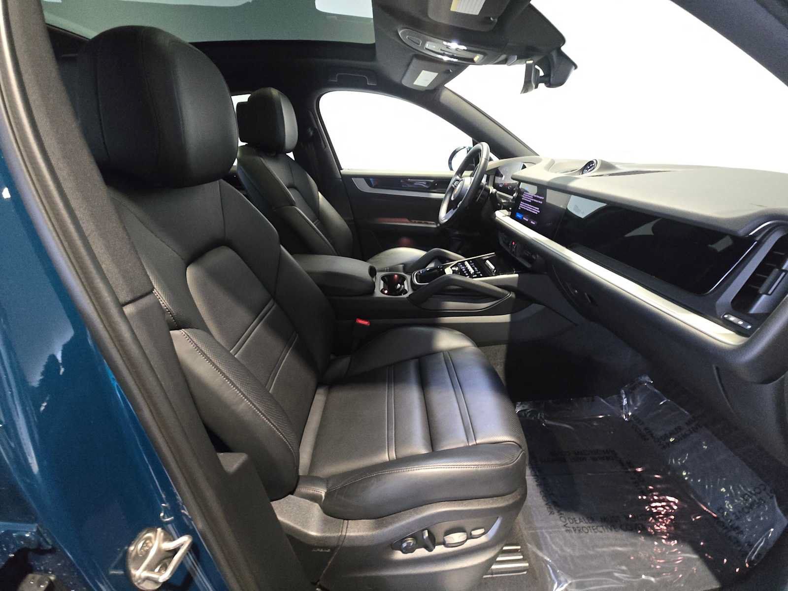 Used 2025 Porsche Cayenne E-Hybrid Coupe AWD/4WD image 12