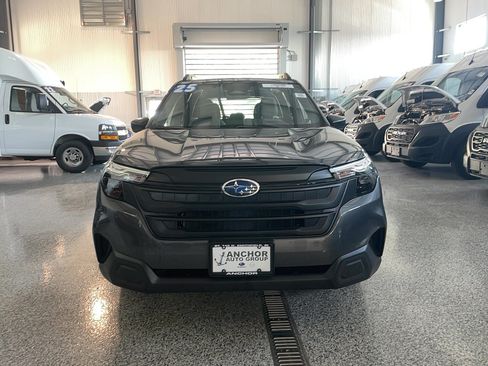 Used 2025 Subaru Forester AWD/4WD image 2