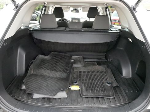 Used 2022 Toyota RAV4 XLE w/ Convenience Package AWD/4WD image 18