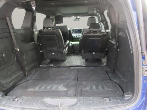 Used 2020 Chrysler Pacifica Limited FWD image 9