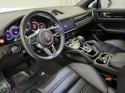 Used 2023 Porsche Cayenne Coupe AWD/4WD image 16