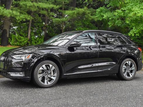 Used 2021 Audi e-tron Premium w/ Convenience Plus Package image 2