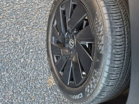 Used 2024 Volkswagen Atlas SE FWD image 12