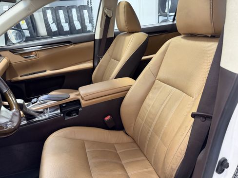 Used 2016 Lexus ES 350 w/ Luxury Package w/Wood Trim FWD image 12