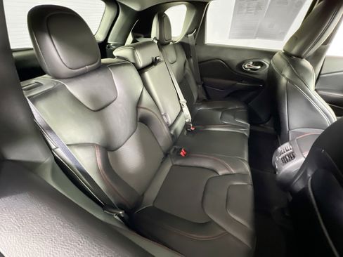 Used 2022 Jeep Cherokee Trailhawk image 25