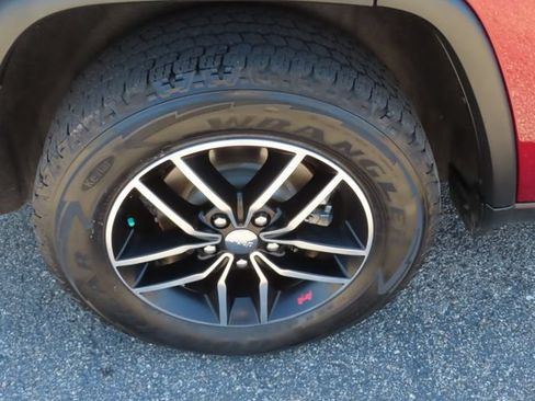 Used 2018 Jeep Grand Cherokee Trailhawk w/ Trailhawk Luxury Group AWD/4WD image 17
