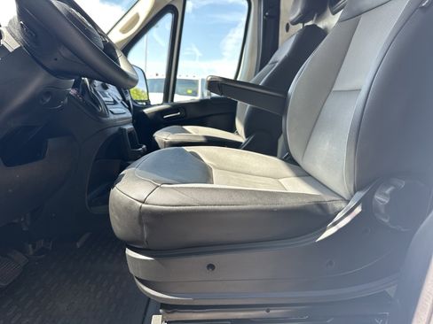 Used 2025 RAM ProMaster 2500 w/ Convenience Group FWD image 11