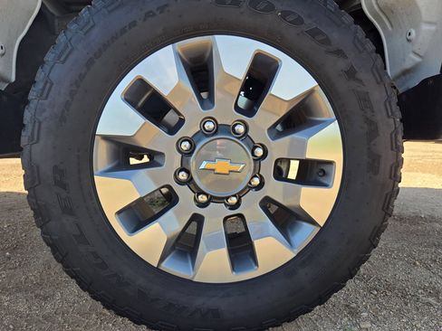 Used 2024 Chevrolet Silverado 2500 Custom w/ Custom Value Package AWD/4WD image 10