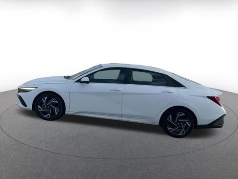 Used 2025 Hyundai Elantra Limited image 15
