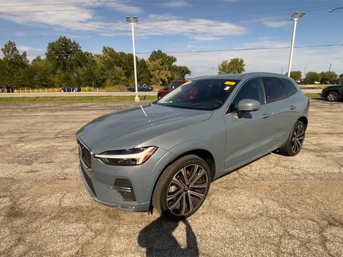 Used 2023 Volvo XC60 B5 Ultimate w/ Climate Package image 4