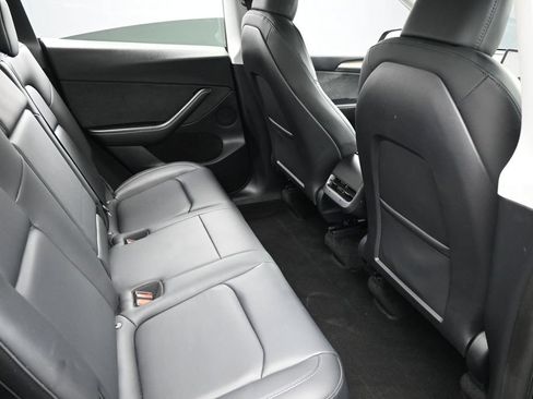 Used 2023 Tesla Model Y 2WD image 29