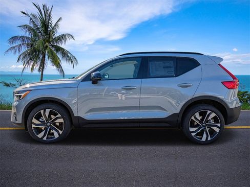 New 2025 Volvo XC40 B5 Plus w/ Climate Package image 6