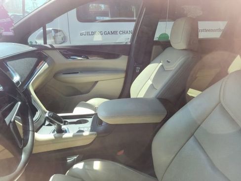 Used 2017 Cadillac XT5 Luxury AWD/4WD image 5