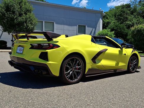 Used 2023 Chevrolet Corvette Stingray Premium Conv w/ Z51 Performance Package RWD image 9