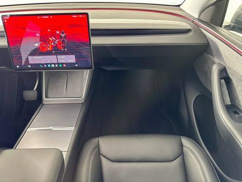 Used 2026 Tesla Model Y AWD image 40