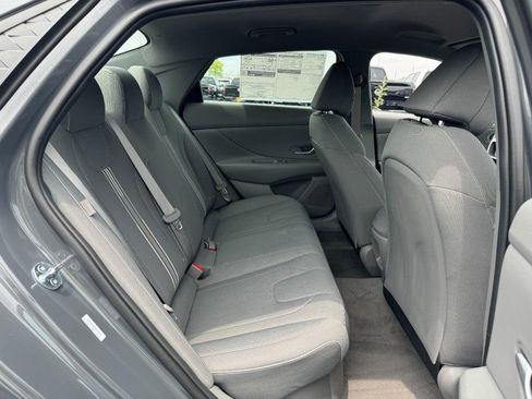 Certified 2025 Hyundai Elantra SEL FWD image 5